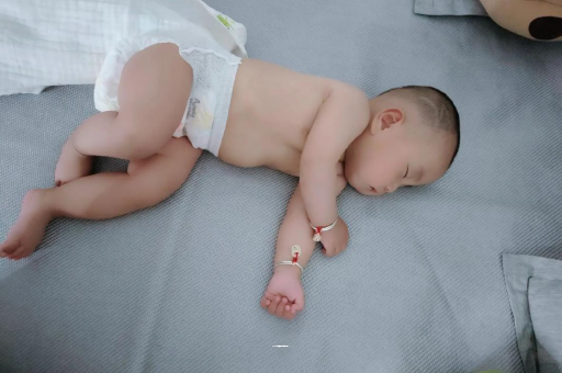 钦州3个月宝宝怎么抱